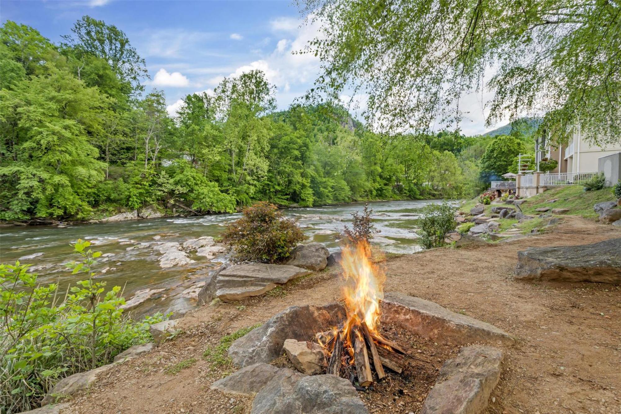 Best Western Plus River Escape Sylva / Dillsboro Exteriér fotografie